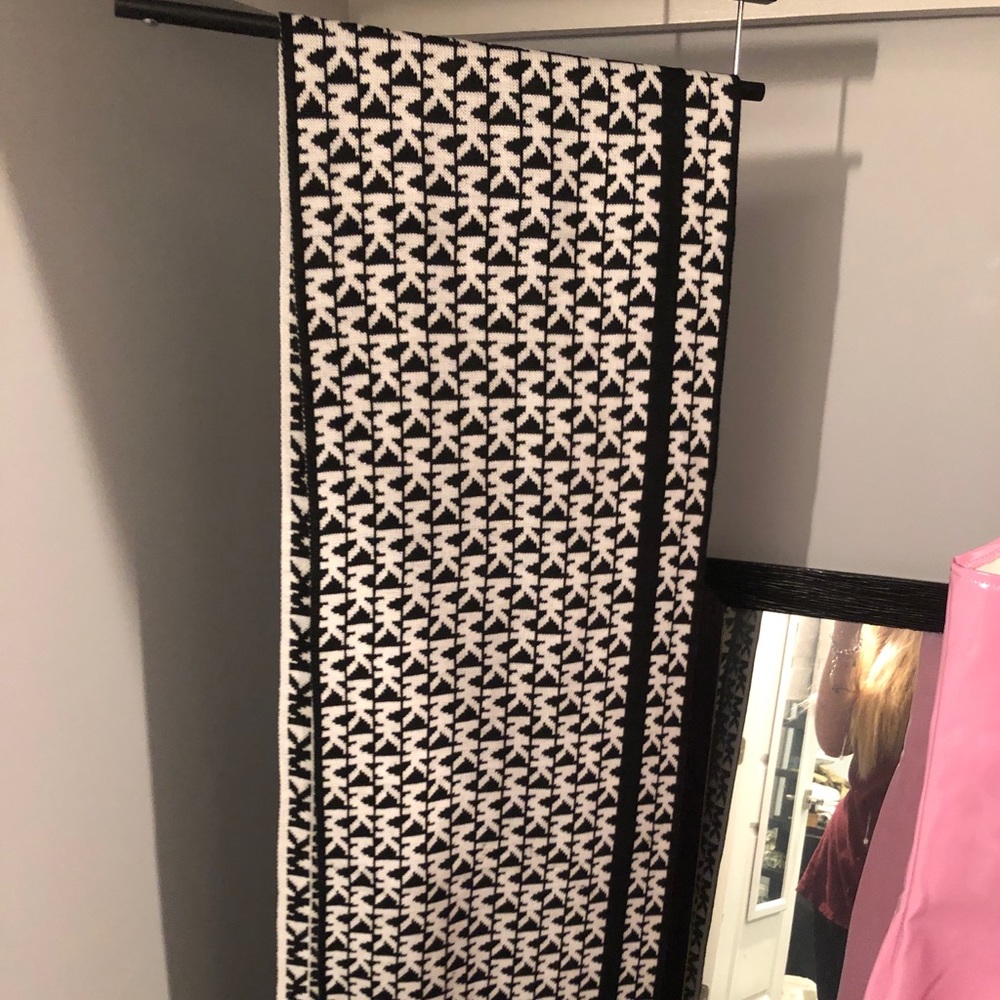 Brand new Michael lord scarf